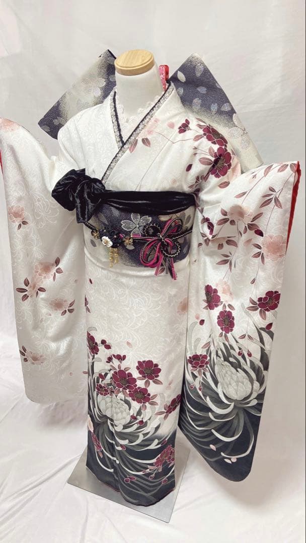 振袖 白と黒の花柄　振袖 成人式　振袖7点セット　振袖フルセット