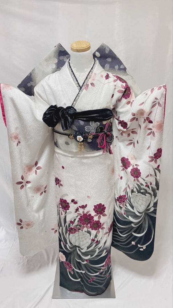 振袖 白と黒の花柄　振袖 成人式　振袖7点セット　振袖フルセット