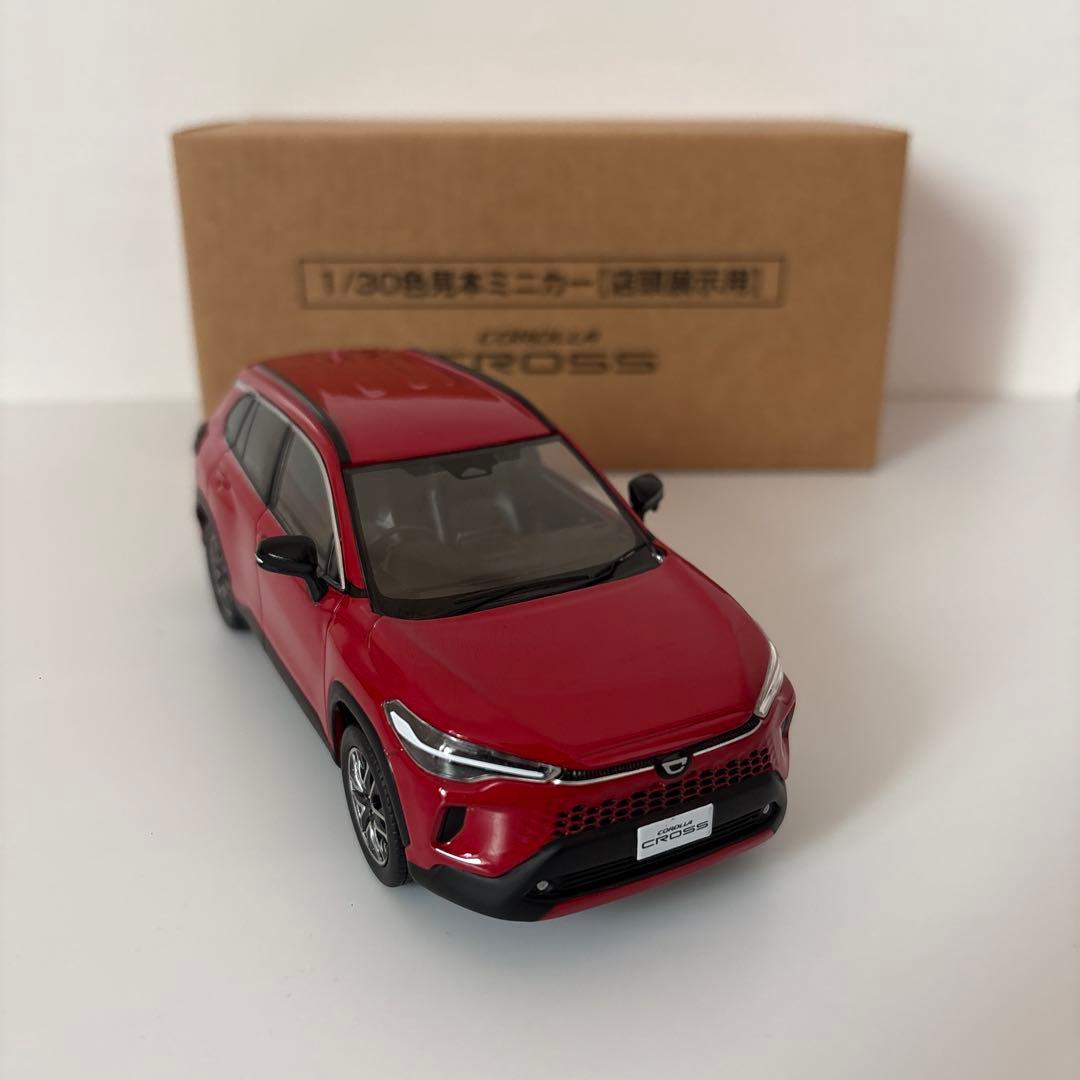 新型カローラクロス ミニカー カラーサンプル エモーショナルレッド【非売品】