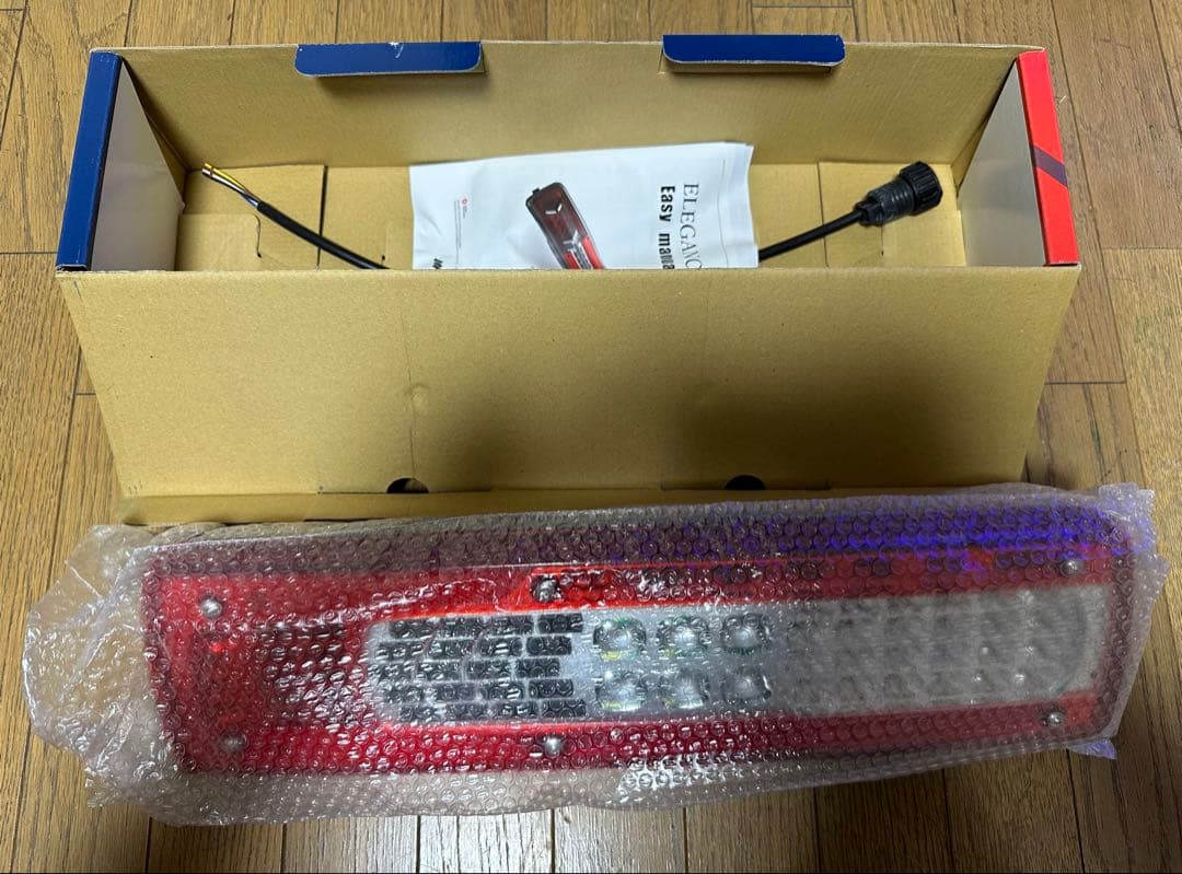 タ*カ様 新型UD LEDテールランプ VOLVOタイプ　左右　新品