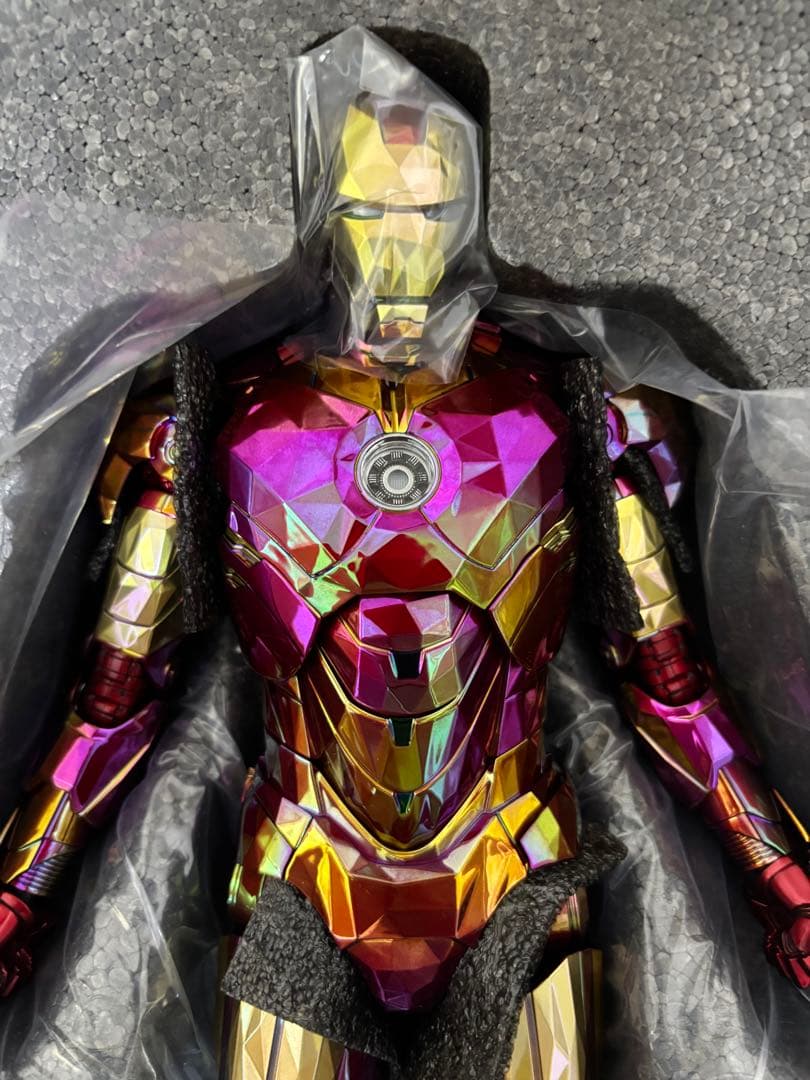 ホットトイズ　アイアンマン・マーク4プリズムアーマー