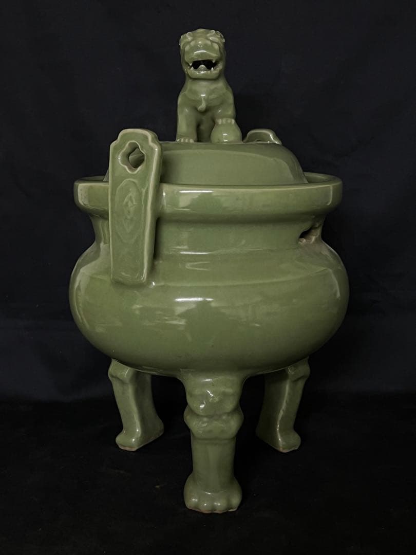 中国古美術　宋時代青磁香炉　龍泉窯三足香炉W66-0