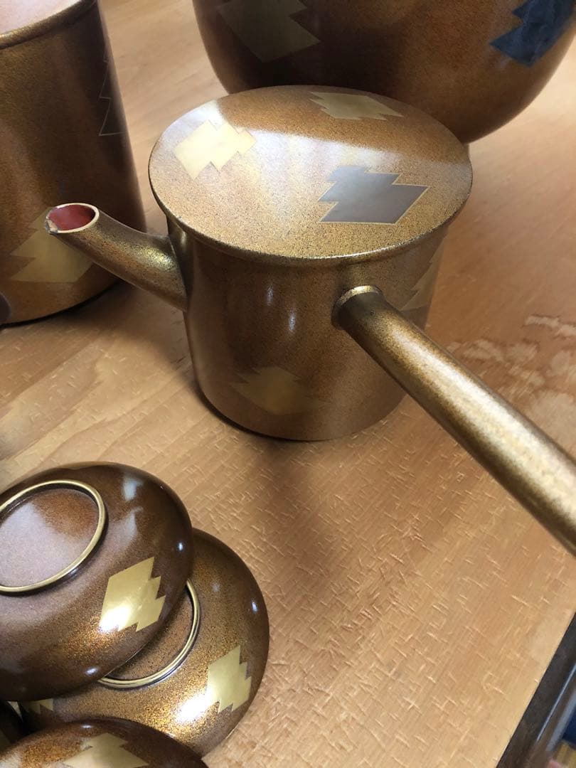 漆器セット 金色の葉模様