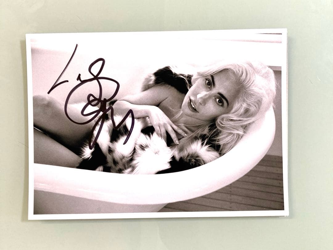 レディー・ガガ直筆サイン入り2Lサイズ写真…Lady Gaga