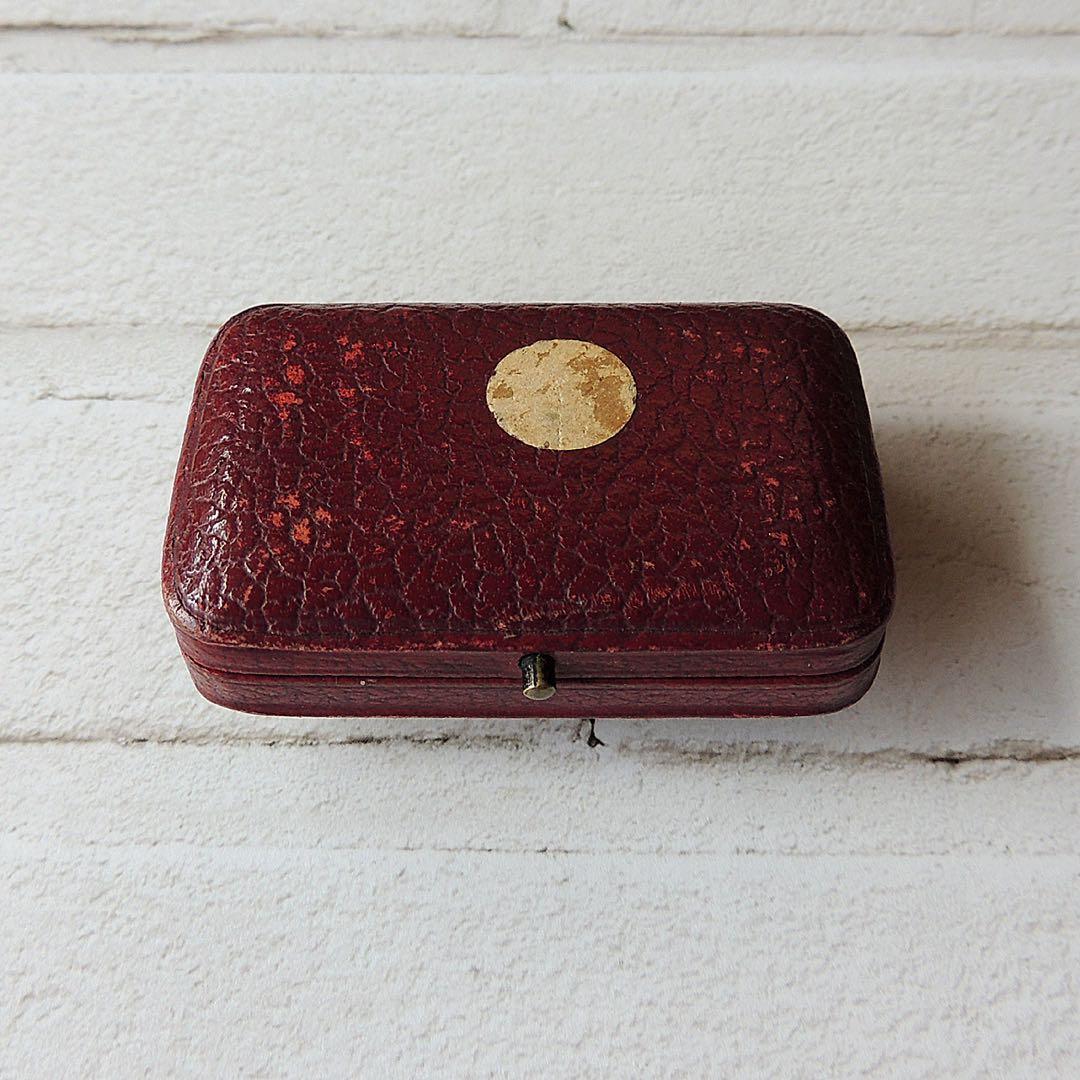 英国アンティーク ブローチケース 赤 ロンドン ジュエリー箱