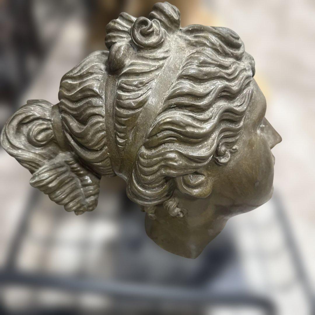 ブロンズ女性顔彫刻 黒大理石台座