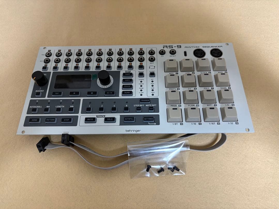 ベリンガー RS-9 モジュラーシンセサイザー