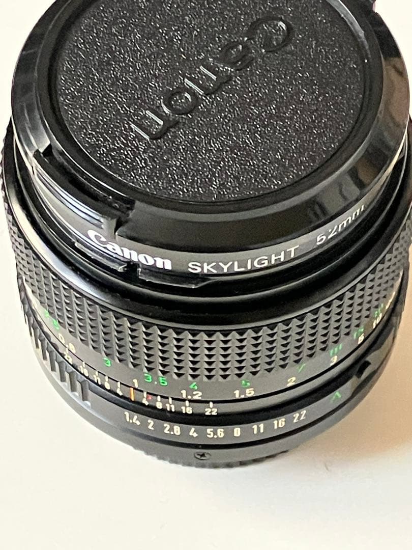 Canon FD 50mm f/1.4 レンズ スカイライト付き