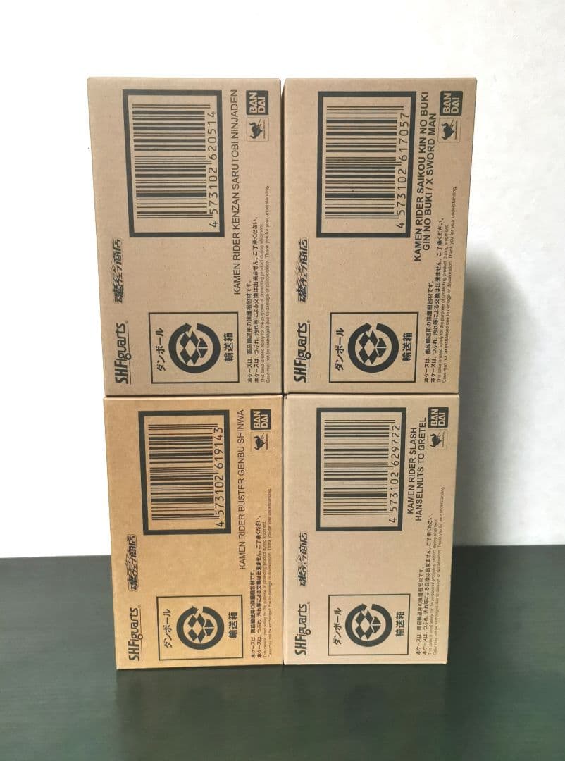 S.H.Figuarts仮面ライダーセイバー　ソードオブロゴス4剣士セット