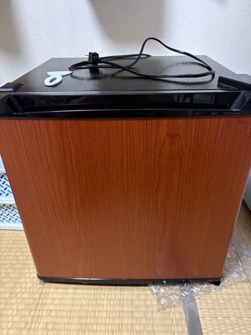 木目調冷蔵庫（ 冷凍庫 小型 家庭用 スリム アイリスオーヤマ 前開き 31L）