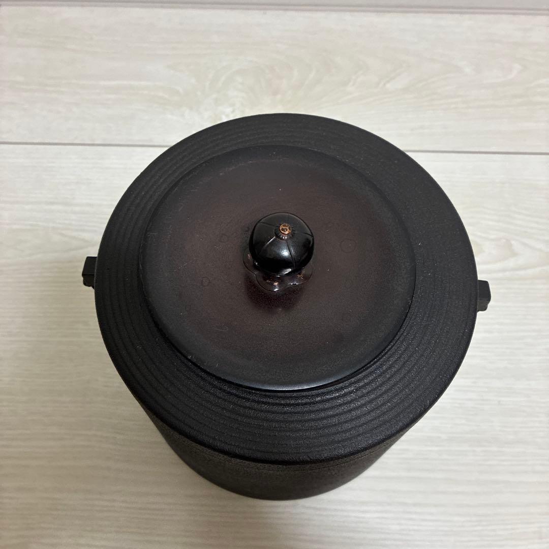 茶道具　志きの　糸目　筒釜 　　　　　　　蓋は唐銅製（釜かん付）