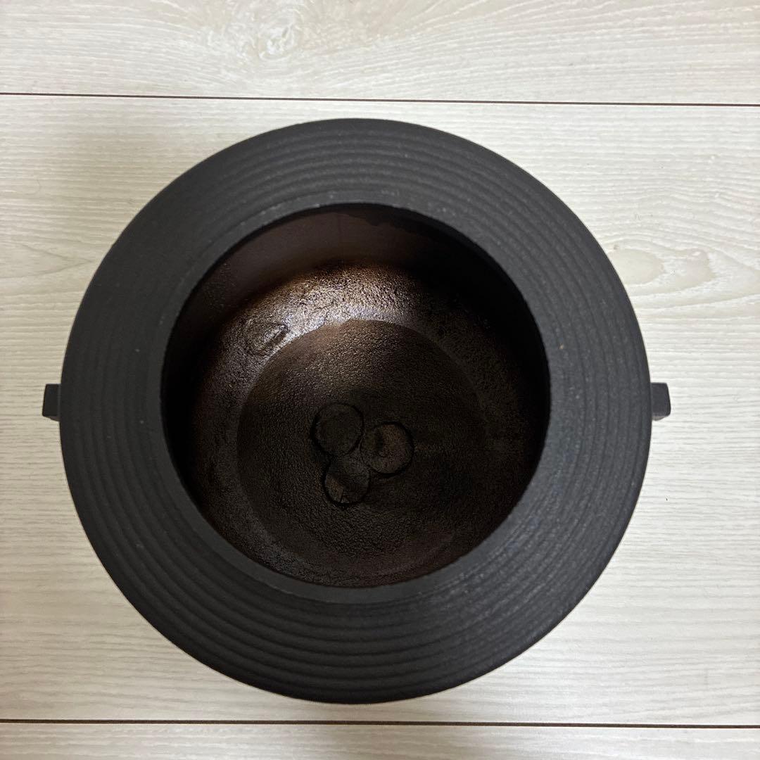 茶道具　志きの　糸目　筒釜 　　　　　　　蓋は唐銅製（釜かん付）