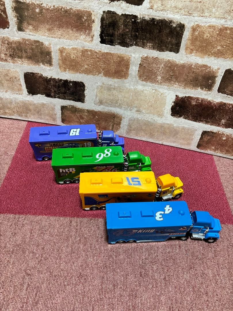 【新品】　カーズ　マック　トラック　トレーラー　4台セット
