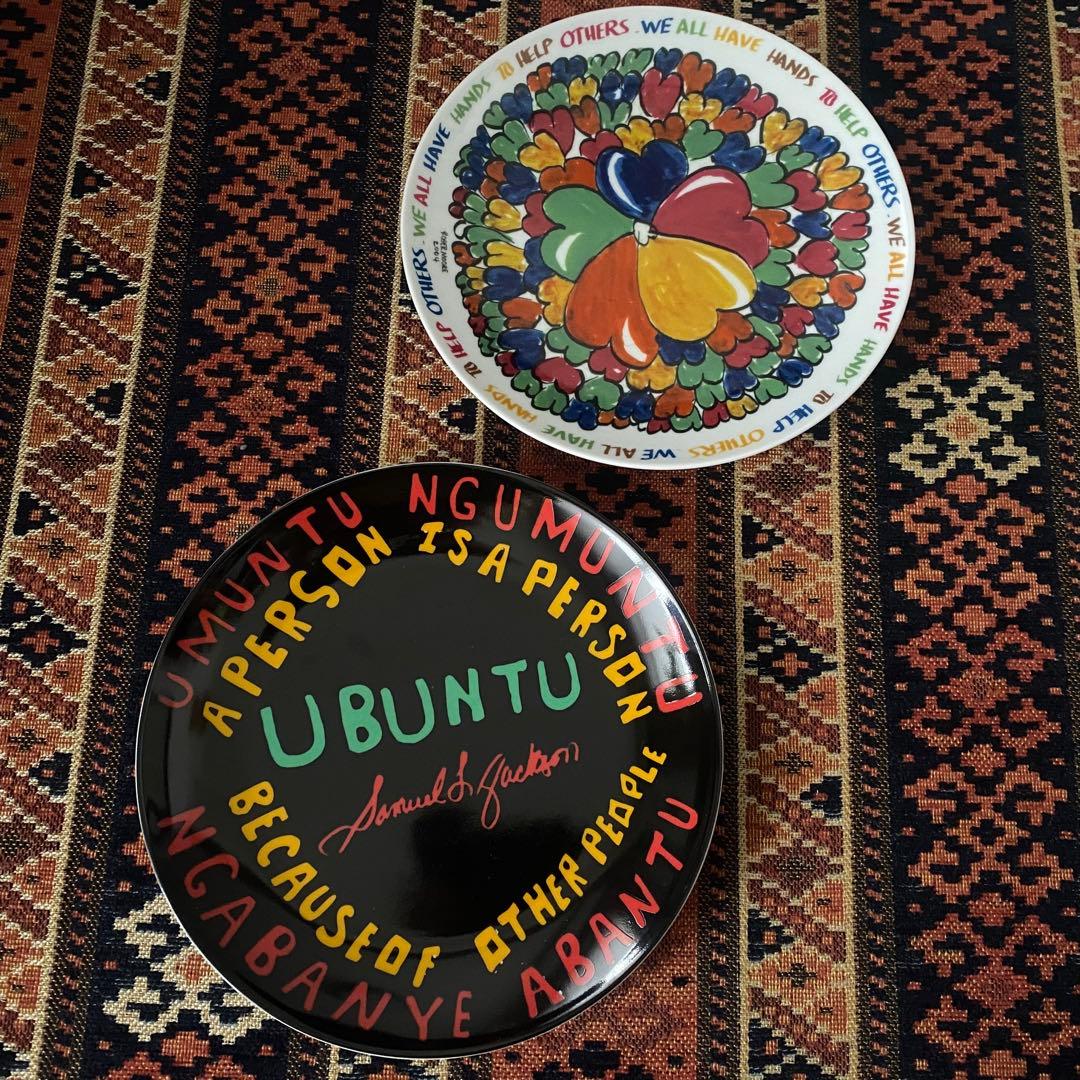 レア　ロジャー•ムーア　サミュエル・L・ジャクソン　チャリティー　飾り皿２点