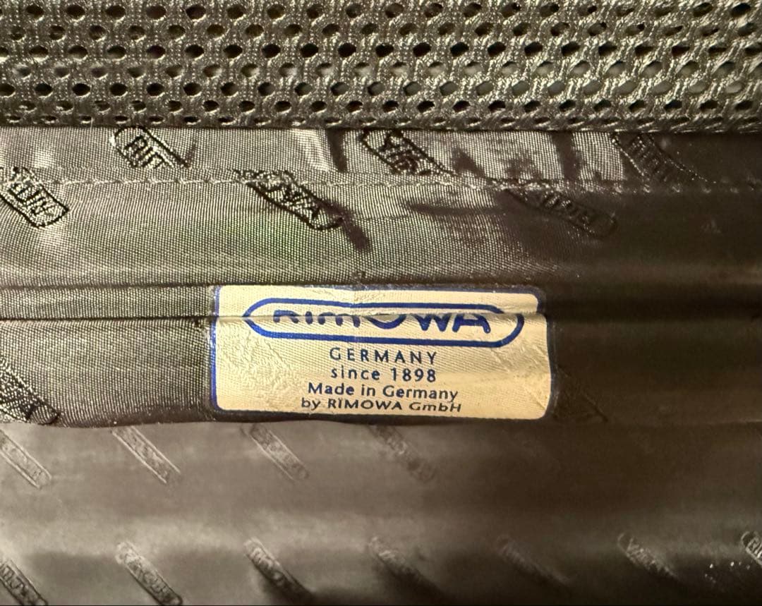 リモワ 機内持込可　クラシク黒アルミキャリーケース