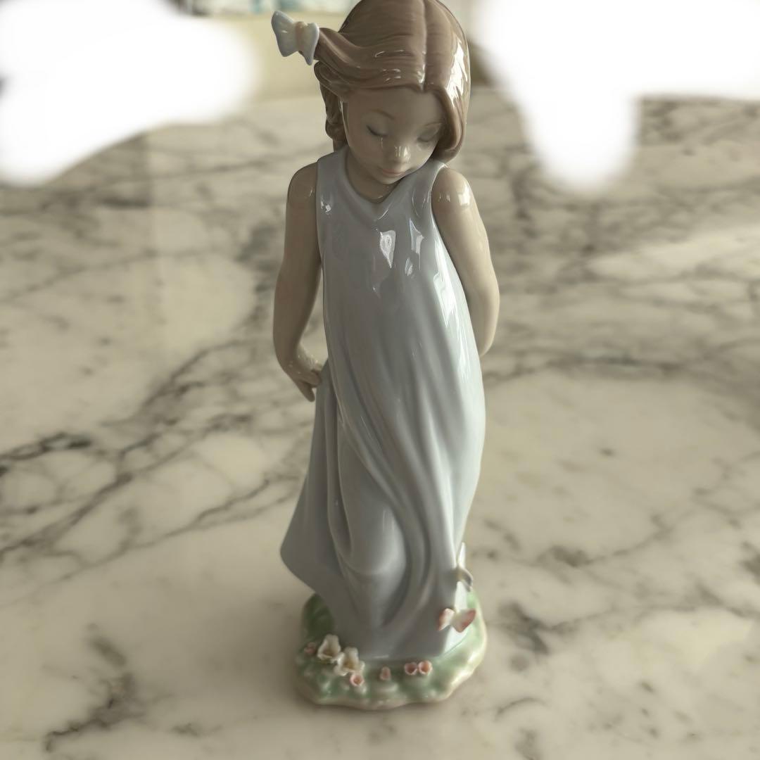 リヤドロ　「蝶とお友達」