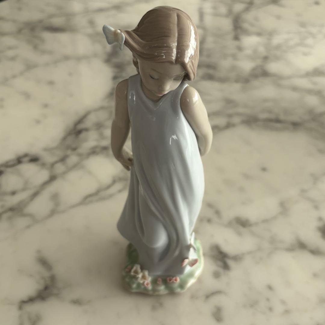 リヤドロ　「蝶とお友達」