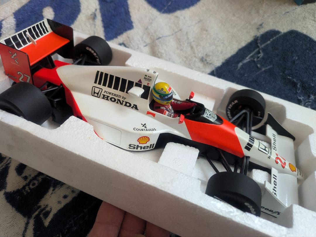 アイルトン・セナ マクラーレン MP4/4 1/18