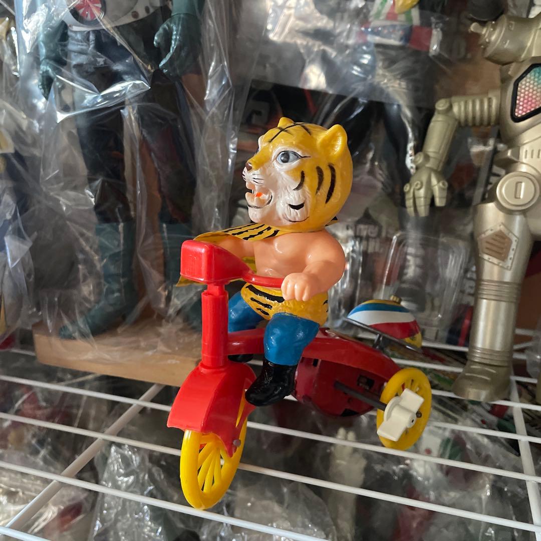 タイガーマスクキャラクター ブリキ三輪車 フィギュア