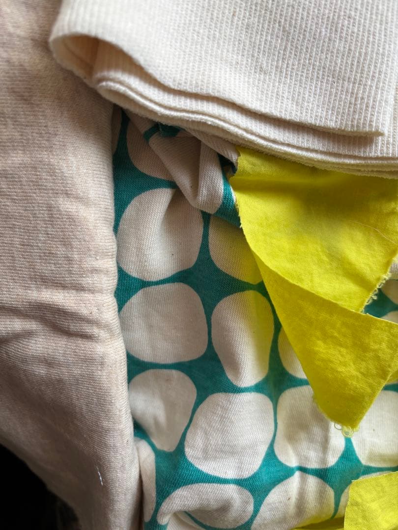 薄手のニット生地