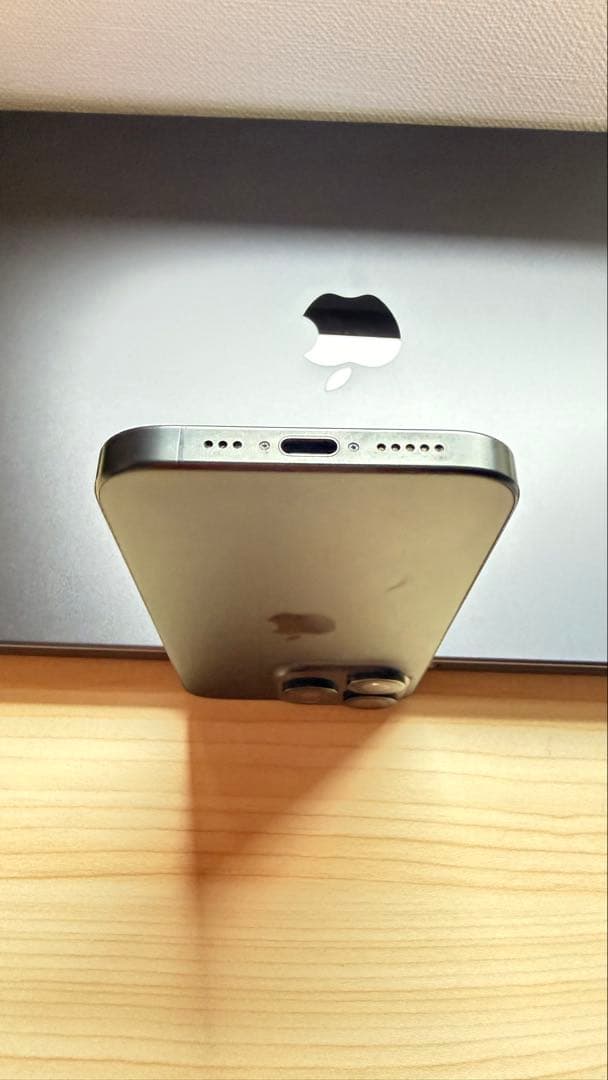 Apple iPhone 15 Pro スペースグレー 256 GB 本体ケース