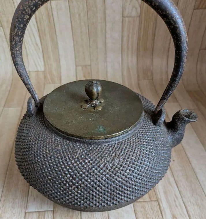 鋳鉄製　鉄瓶　龍文堂造　送料無料