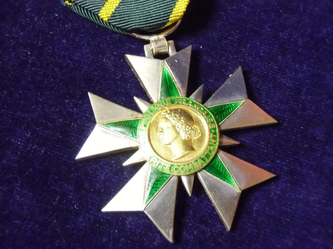 Ｆフランス軍＊１９５３～６３年＊戦闘戦功メダル＊シュバリエ級（実物）