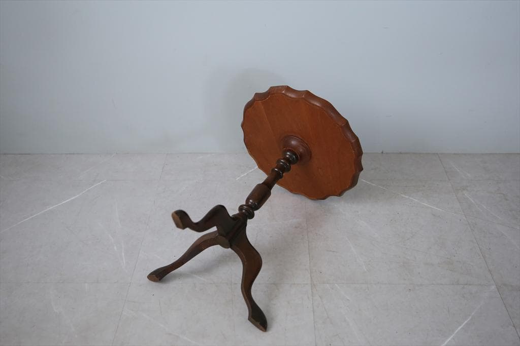 英国アンティーク木製ワインテーブル/サイドテーブル/丸机/飾り棚(89-283)