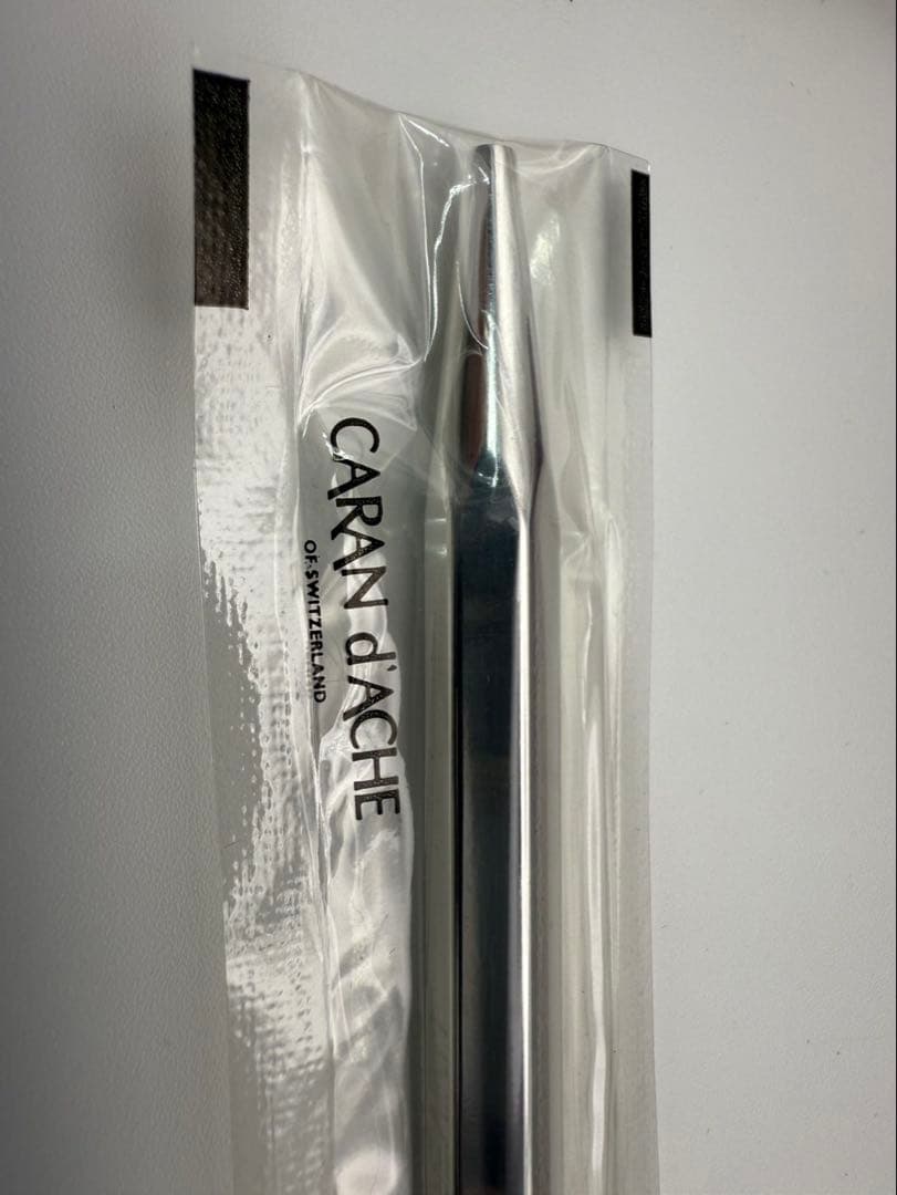 未使用 カランダッシュ(CARAN d'ACHE )ボールペン シルバー