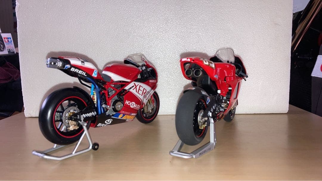 DUCATIバイク　1/12 人形セット