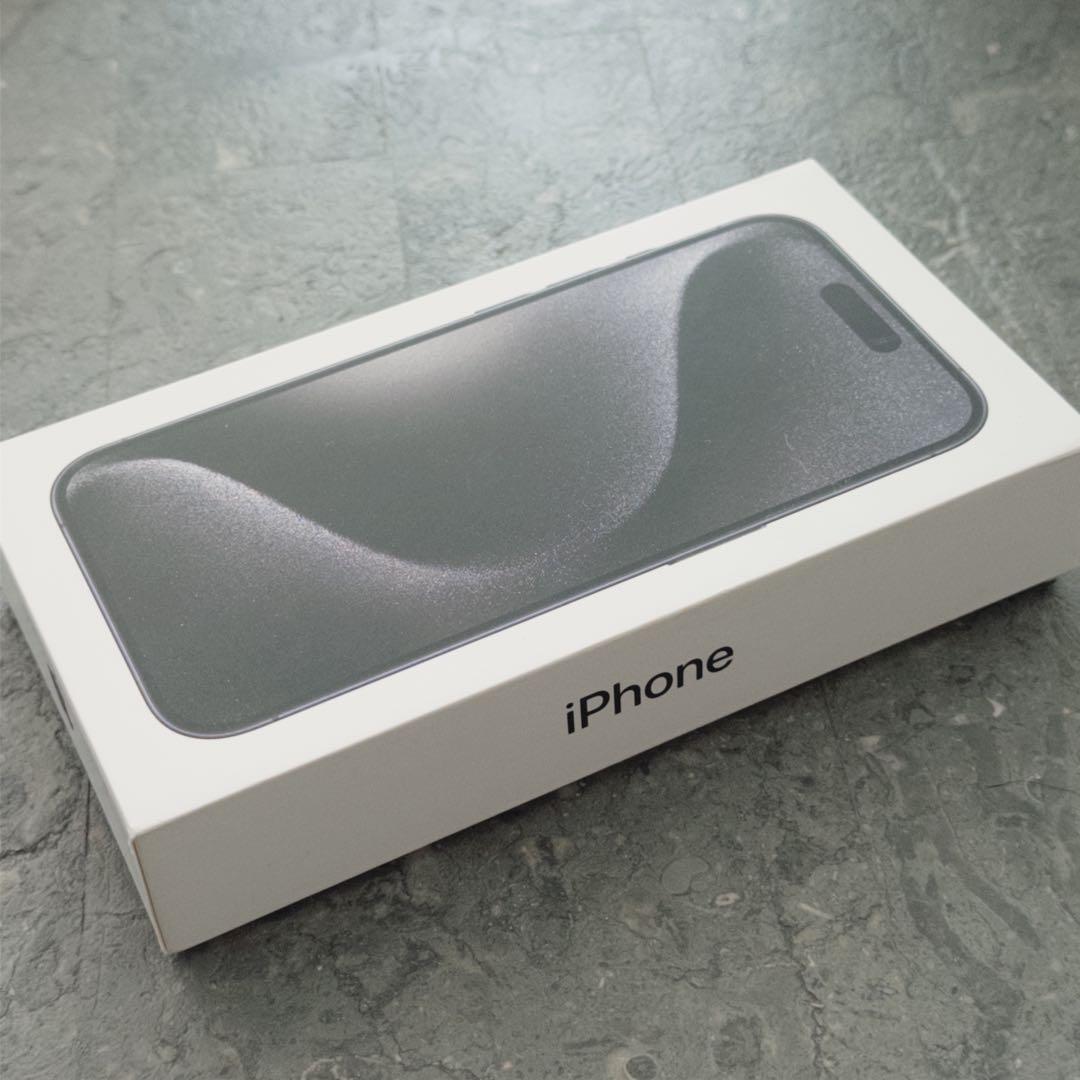 【美品】Apple iPhone 15 Pro ブラッ512GB SIMフリー