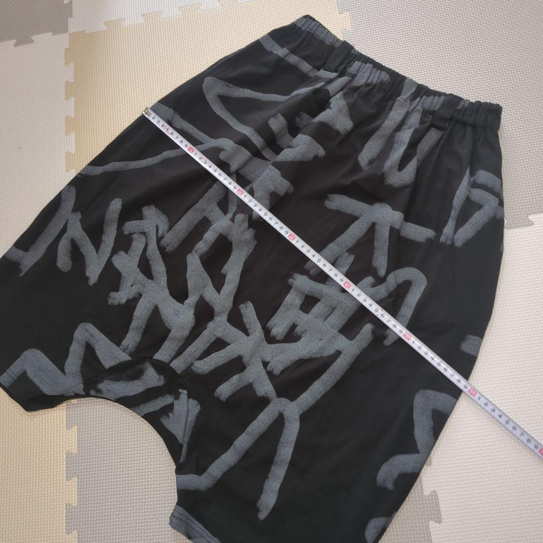 モユル　MOYURU サルエルパンツ 黒と灰色のグラフィック