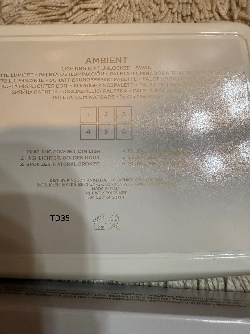 チーク Hourglass Ambient swan