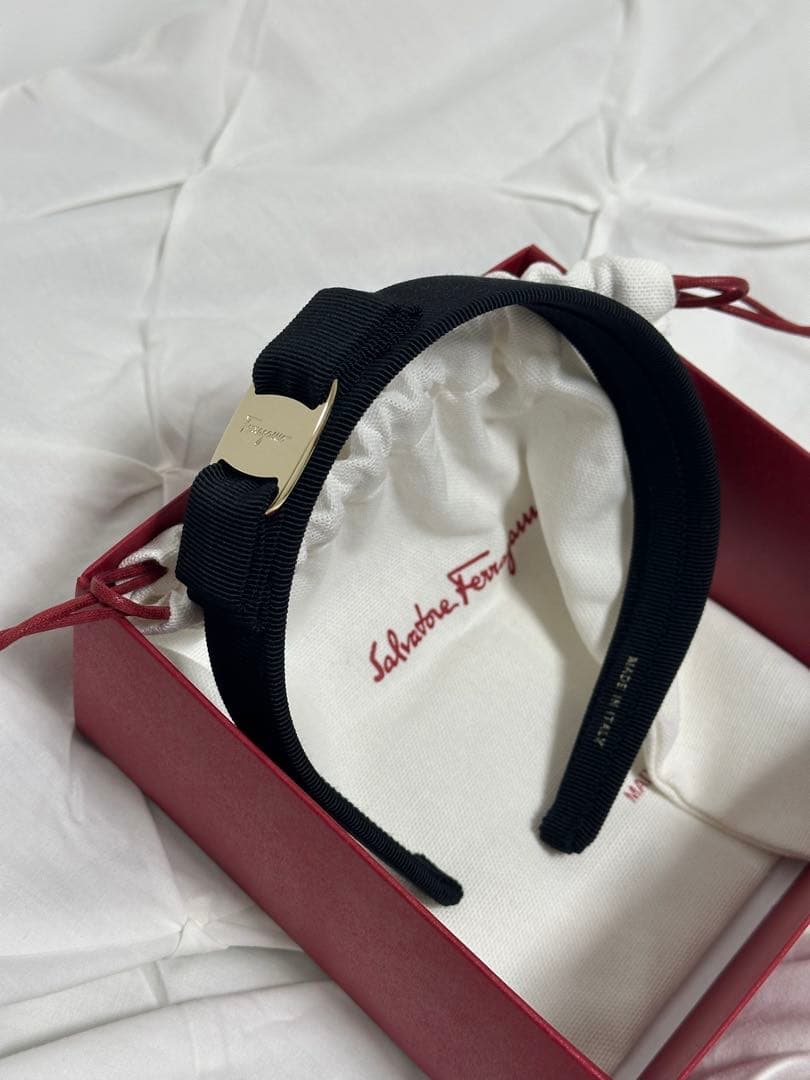 FERRAGAMO フェラガモ　カチューシャ　ブラック