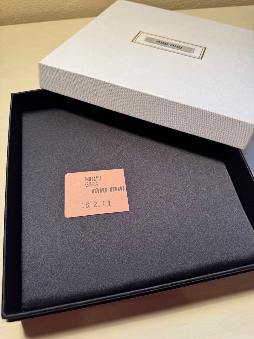 miu miu ビジュー付きヘアカチューシャ