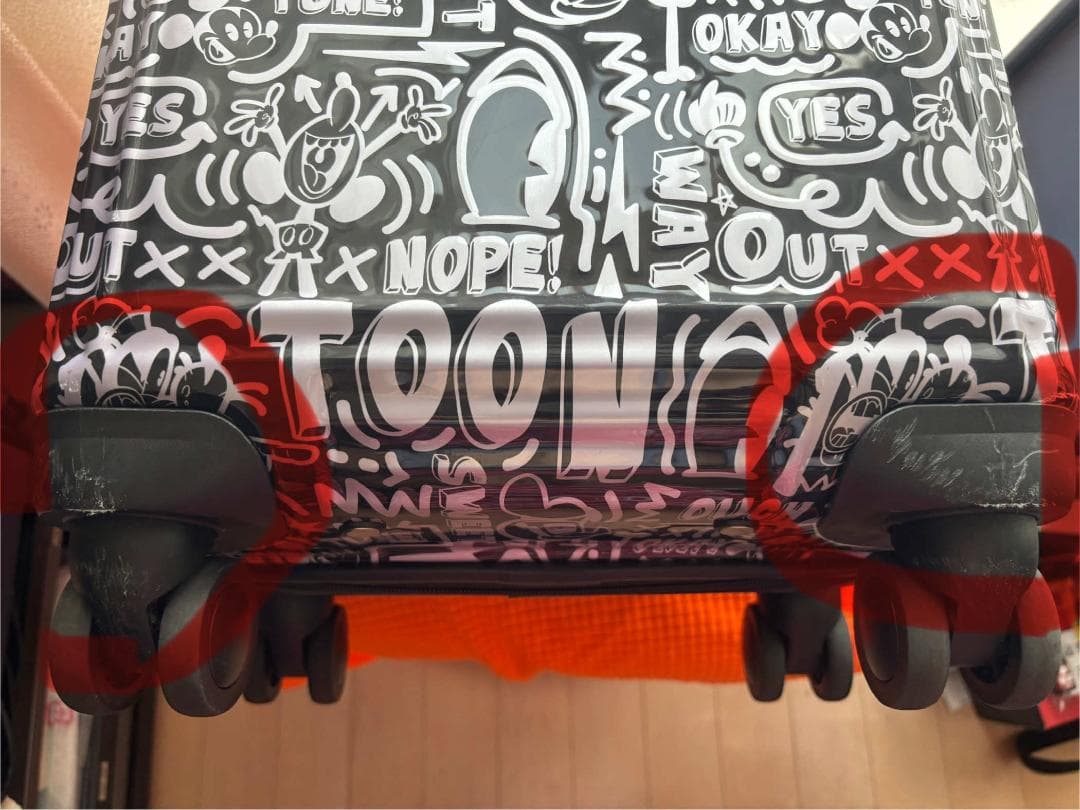 エース　ディズニー“ミッキー＆フレンズ”グラフィカルスーツケースとおまけ付き