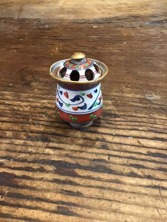 色絵唐草文香炉