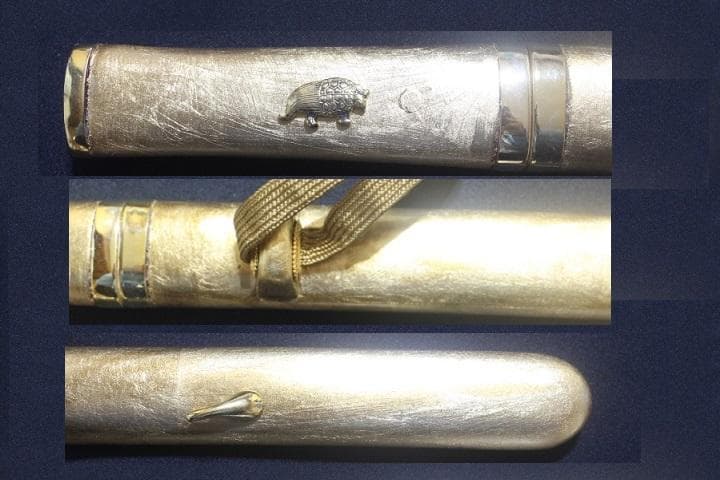 長寿守刀 亀図目貫 栗型 返り角付 金箔貼り鞘 合口拵 袋付 模造刀 ★中古品