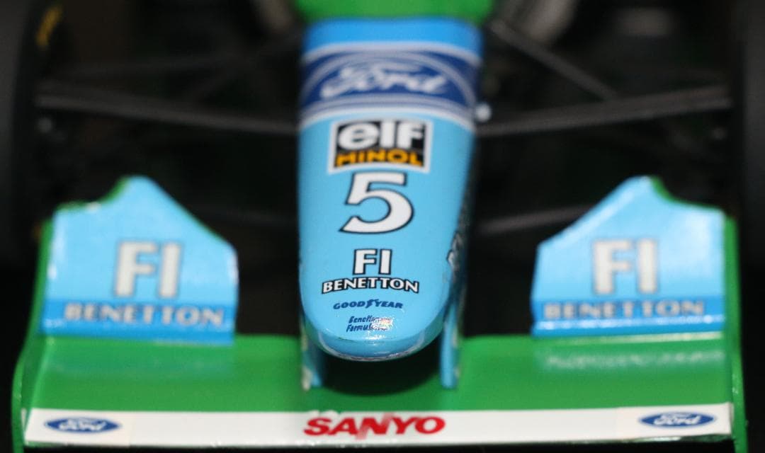 ビックスケール１／1８ ベネトンＢ１９３Ｂ ミハイル・シューマッハコレクション