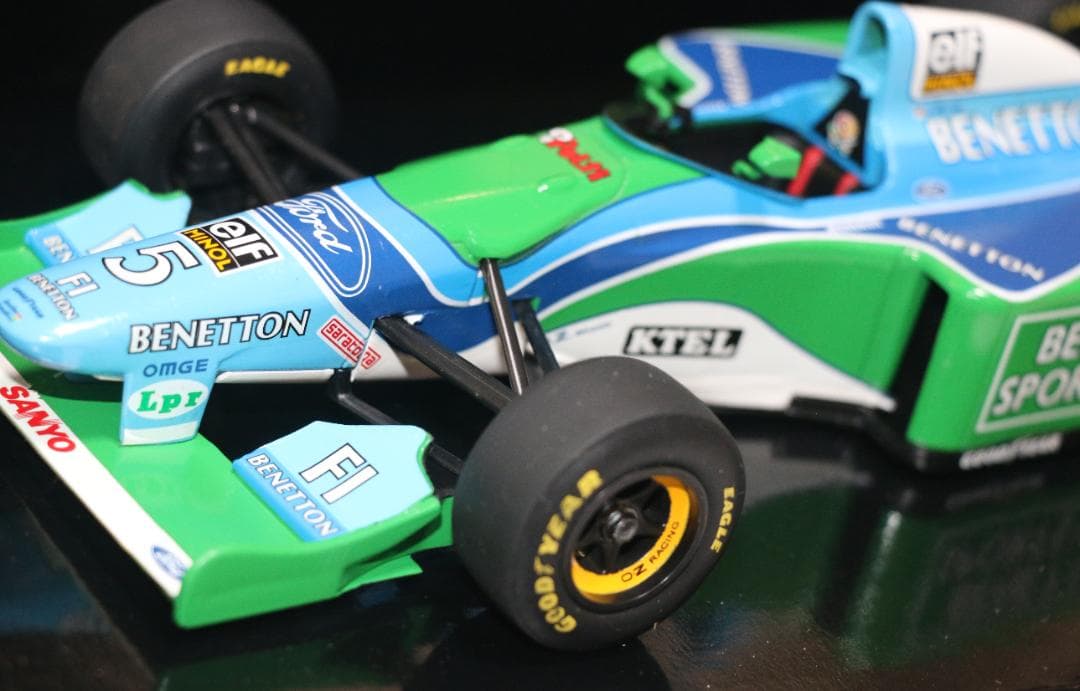 ビックスケール１／1８ ベネトンＢ１９３Ｂ ミハイル・シューマッハコレクション