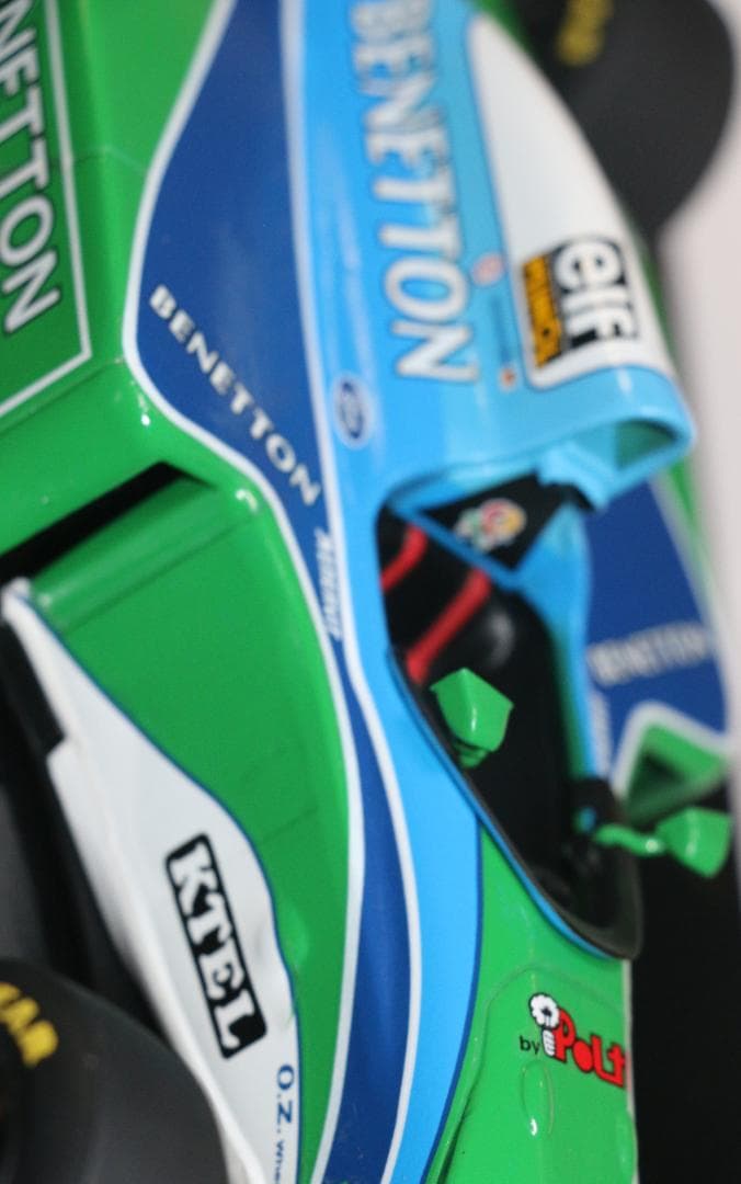 ビックスケール１／1８ ベネトンＢ１９３Ｂ ミハイル・シューマッハコレクション