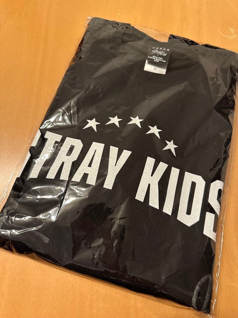 スキズ メンバー全員サイン入りTシャツ