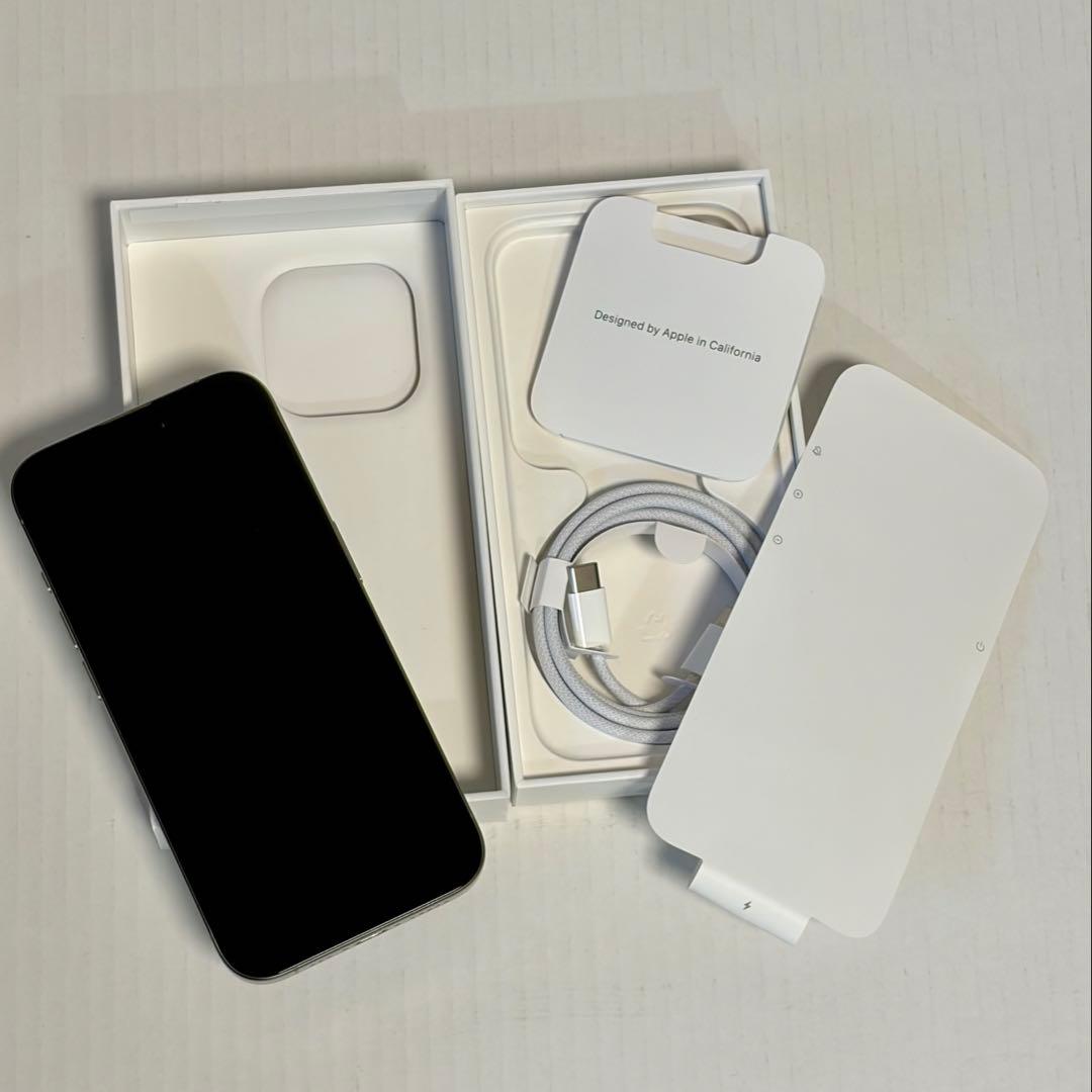 【中古美品】iPhone 15 Pro 256GB SIMフリー