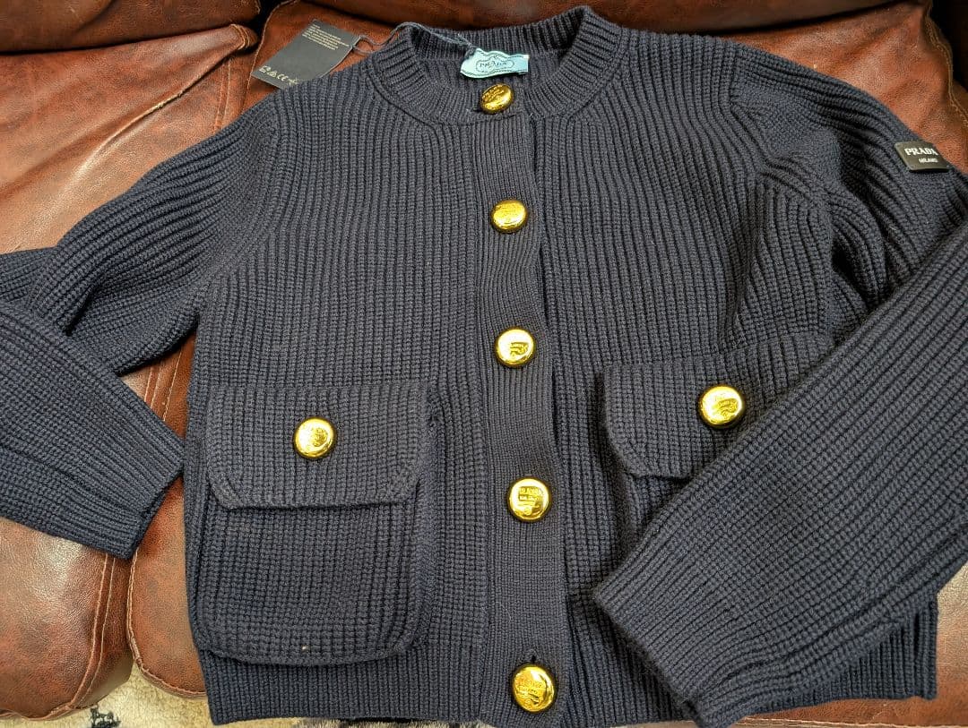 プラダカーディガン