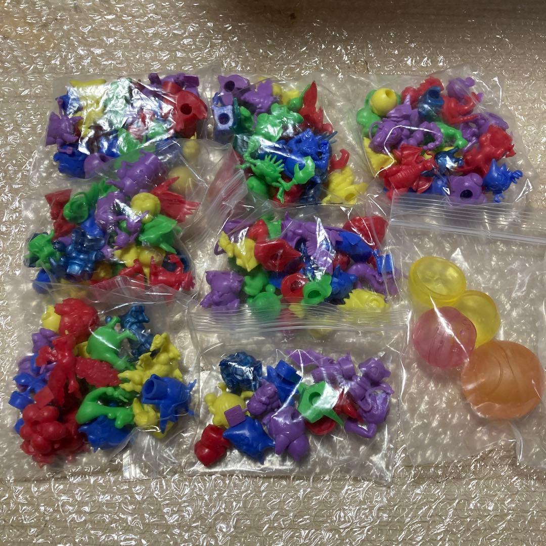 ポケモンガチャ　塩ビ人形消しゴムフィギュア大量セット151体￼➕ピッピ人形ボール