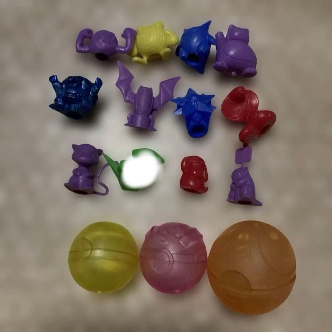 ポケモンガチャ　塩ビ人形消しゴムフィギュア大量セット151体￼➕ピッピ人形ボール