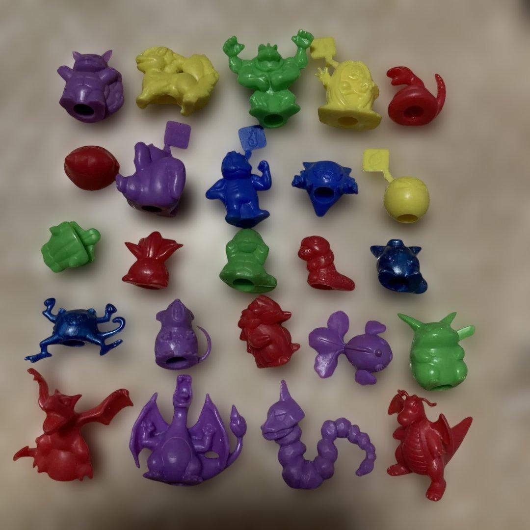 ポケモンガチャ　塩ビ人形消しゴムフィギュア大量セット151体￼➕ピッピ人形ボール