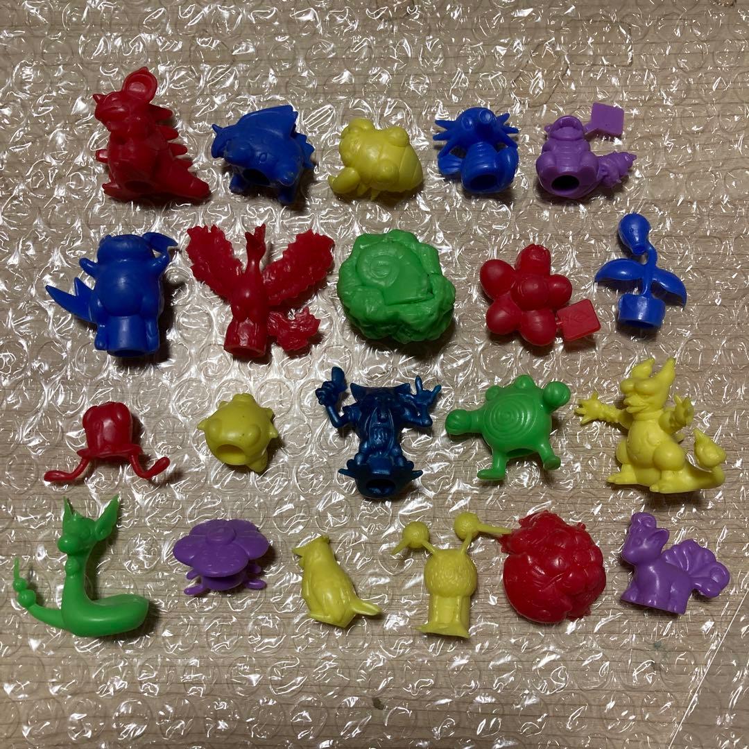 ポケモンガチャ　塩ビ人形消しゴムフィギュア大量セット151体￼➕ピッピ人形ボール