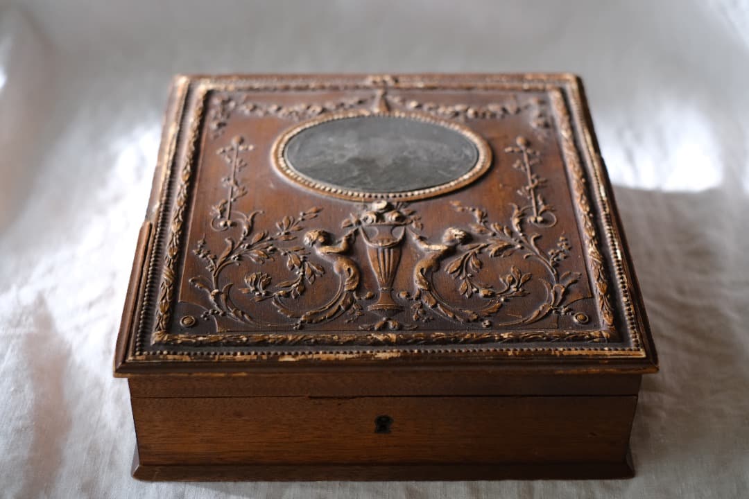 フランスアンティーク｜ネオ・ルネサンス様式の木箱