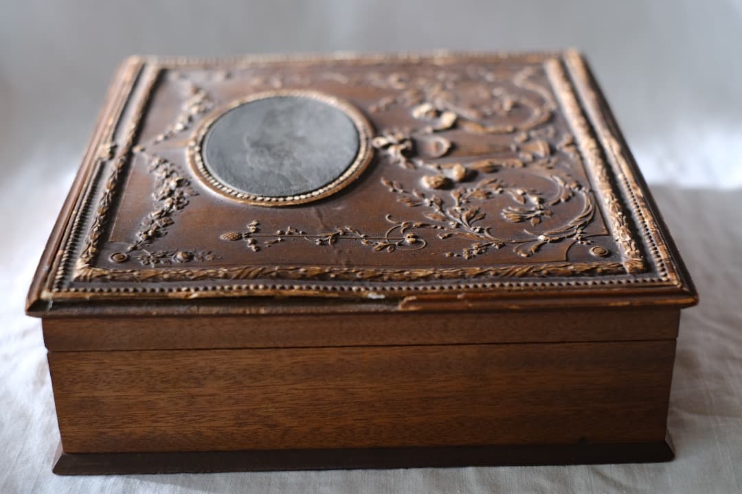 フランスアンティーク｜ネオ・ルネサンス様式の木箱